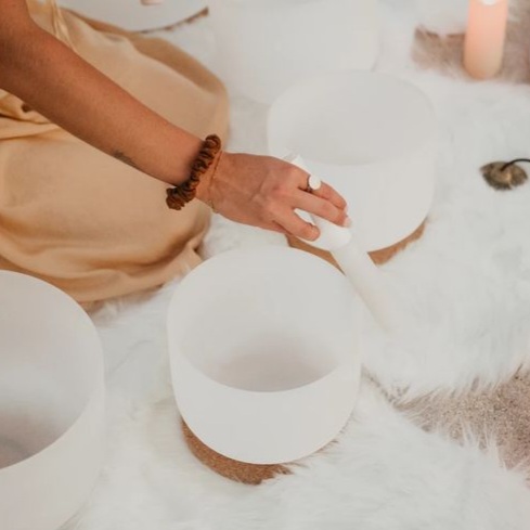 Приглашаем на звуковую медитацию с хрустальными чашами. 1 мая в 13:30